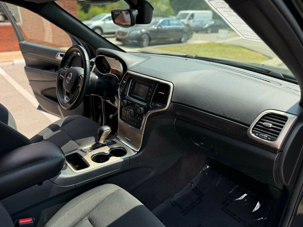 2017 Jeep Grand Cherokee Laredo photo 16