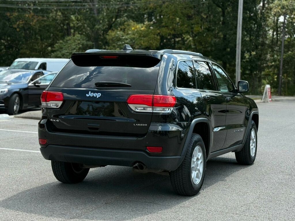 2017 Jeep Grand Cherokee Laredo 4x4 - 22910811 - 2