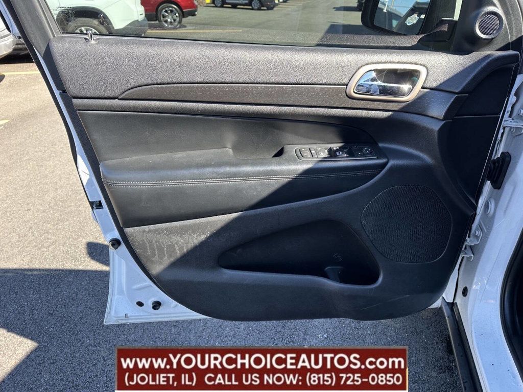 2017 Jeep Grand Cherokee Laredo 4x4 - 22791465 - 12