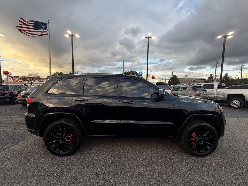 2017 Jeep Grand Cherokee Laredo 4x4 - 23096530 - 3
