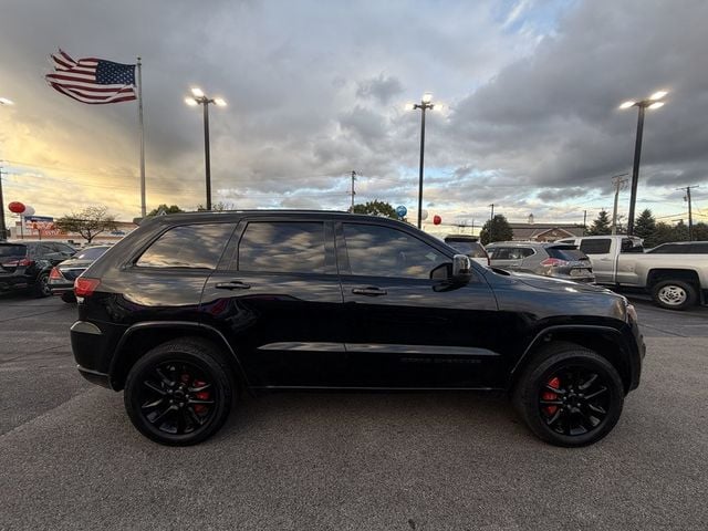 2017 Jeep Grand Cherokee Laredo 4x4 - 23096530 - 3