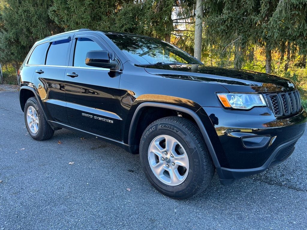 2017 Jeep Grand Cherokee Laredo 4x4 - 22627369 - 0