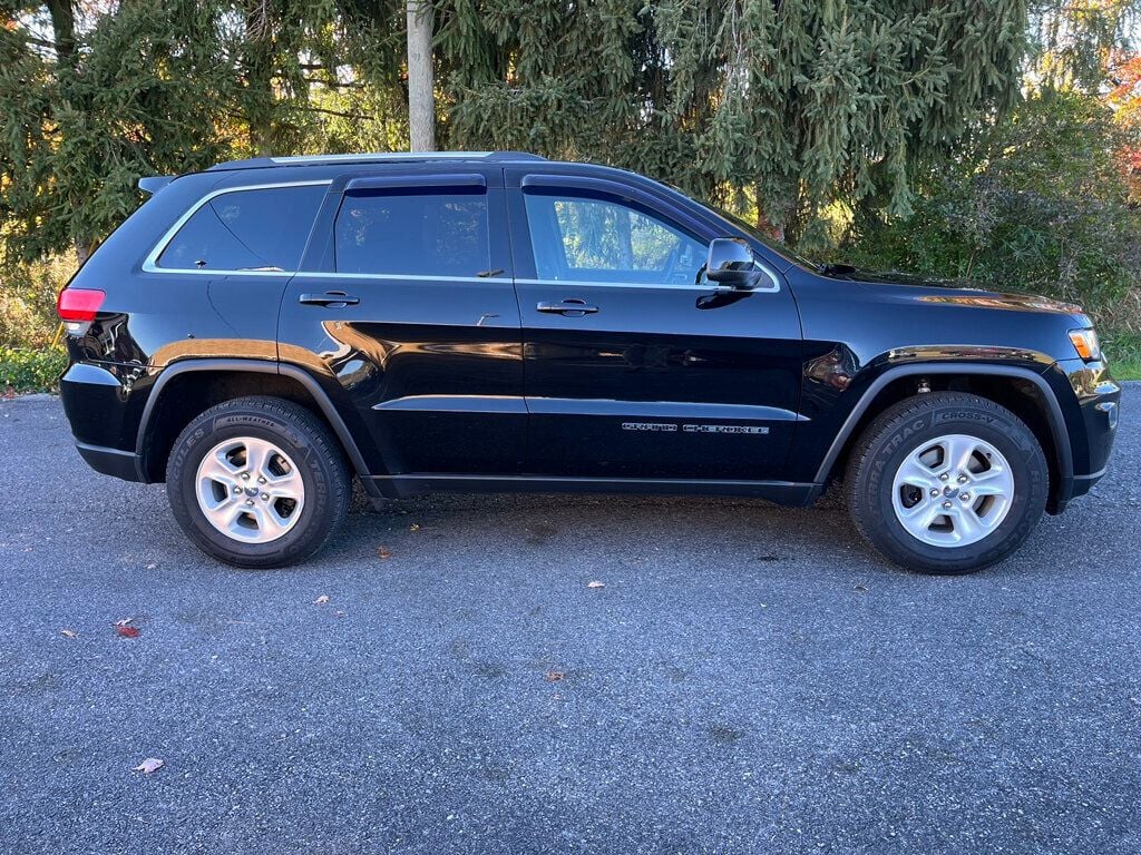 2017 Jeep Grand Cherokee Laredo 4x4 - 22627369 - 1