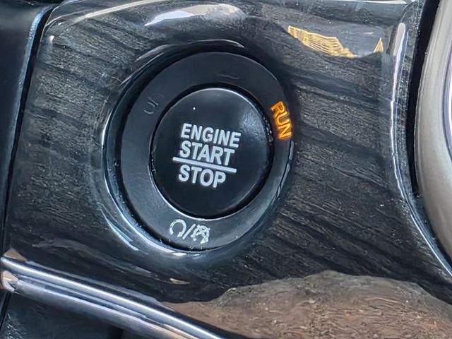 2017 Jeep Grand Cherokee Overland 4x2 - 22979963 - 23