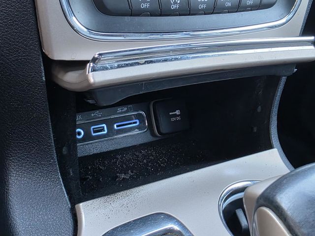 2017 Jeep Grand Cherokee Overland 4x2 - 22979963 - 25