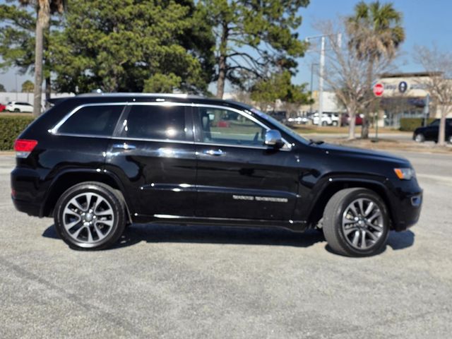 2017 Jeep Grand Cherokee Overland 4x2 - 22979963 - 38