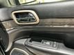 2017 Jeep Grand Cherokee Overland 4x4 - 22620208 - 36