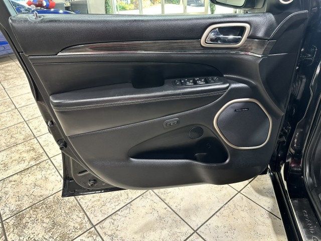 2017 Jeep Grand Cherokee Overland 4x4 - 23002618 - 21