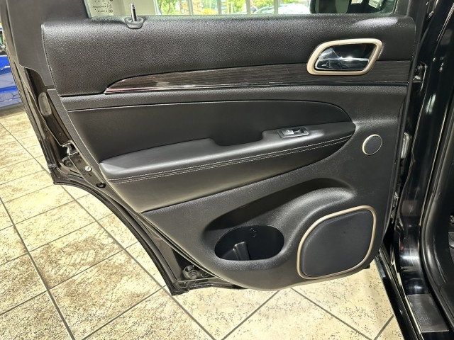 2017 Jeep Grand Cherokee Overland 4x4 - 23002618 - 26