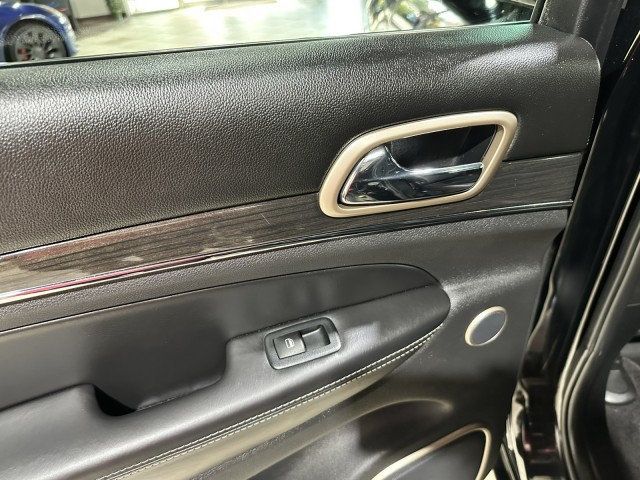 2017 Jeep Grand Cherokee Overland 4x4 - 23002618 - 27