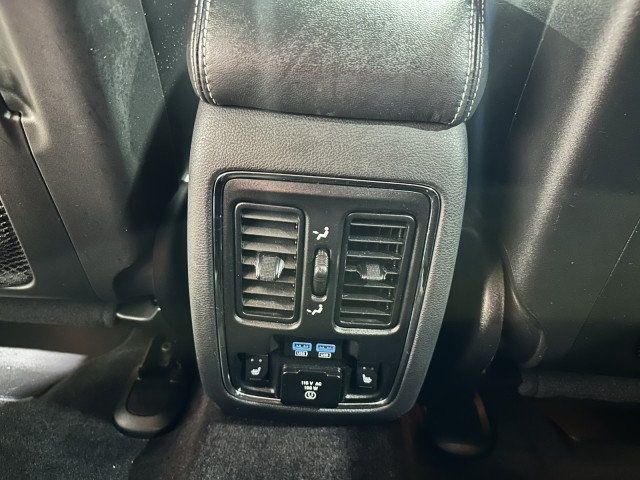 2017 Jeep Grand Cherokee Overland 4x4 - 23002618 - 28