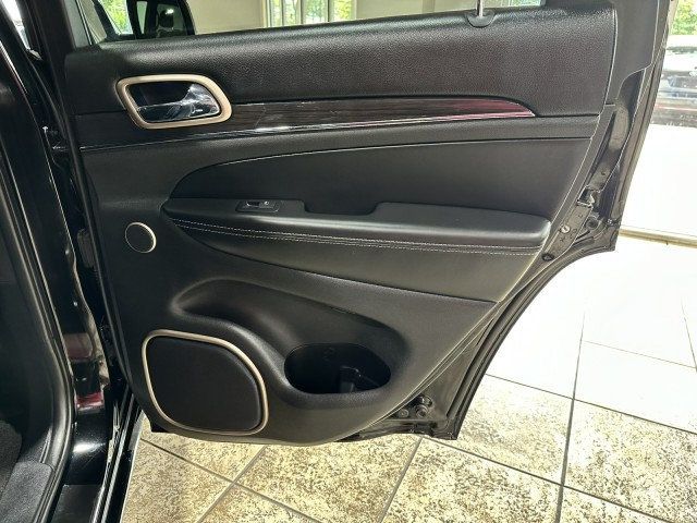 2017 Jeep Grand Cherokee Overland 4x4 - 23002618 - 30