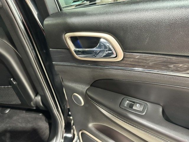 2017 Jeep Grand Cherokee Overland 4x4 - 23002618 - 31