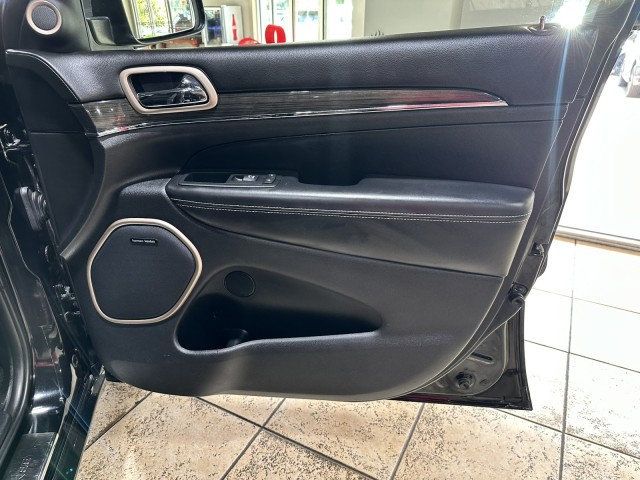 2017 Jeep Grand Cherokee Overland 4x4 - 23002618 - 34