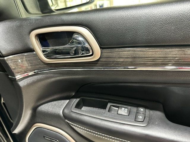 2017 Jeep Grand Cherokee Overland 4x4 - 23002618 - 36