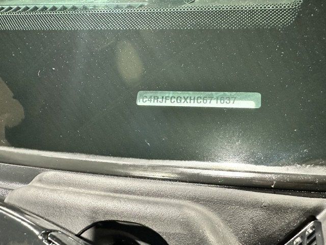 2017 Jeep Grand Cherokee Overland 4x4 - 23002618 - 40