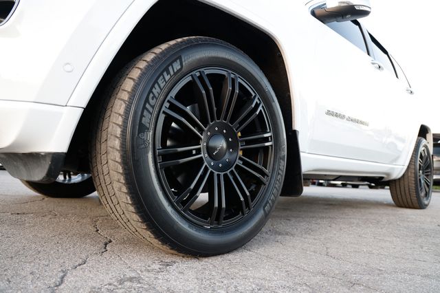 2017 Jeep Grand Cherokee Overland 4x4 - 22962181 - 29