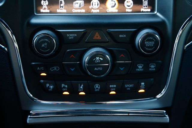 2017 Jeep Grand Cherokee Overland 4x4 - 22962181 - 35