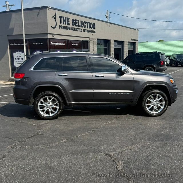 2017 Jeep Grand Cherokee OVERLAND 4X4 W/ JEEP ACTIVE SAFETY GROUP - 23047943 - 16