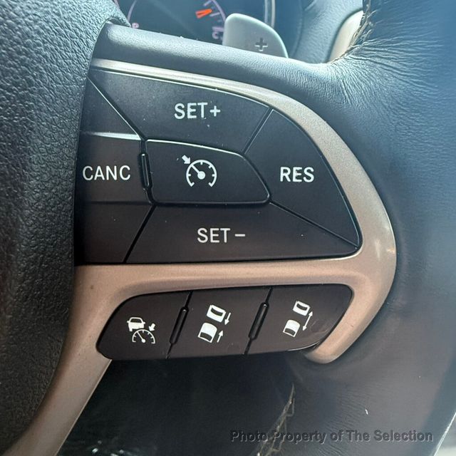 2017 Jeep Grand Cherokee OVERLAND 4X4 W/ JEEP ACTIVE SAFETY GROUP - 23047943 - 29