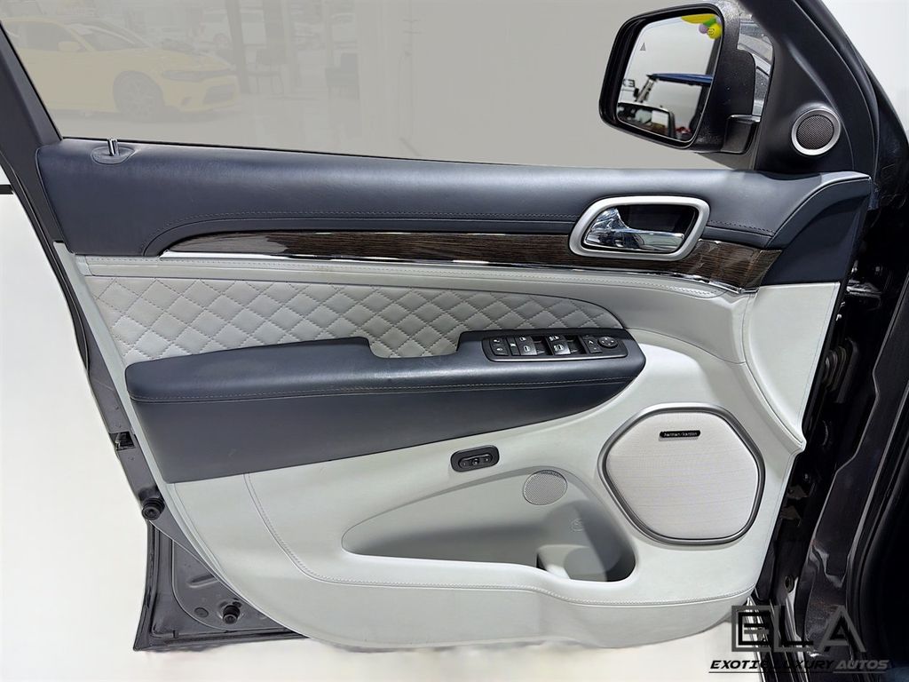 2017 Jeep Grand Cherokee Signature Leather-Wrapped Interior Package! LOOK INTERIOR SEATS! - 23013992 - 18