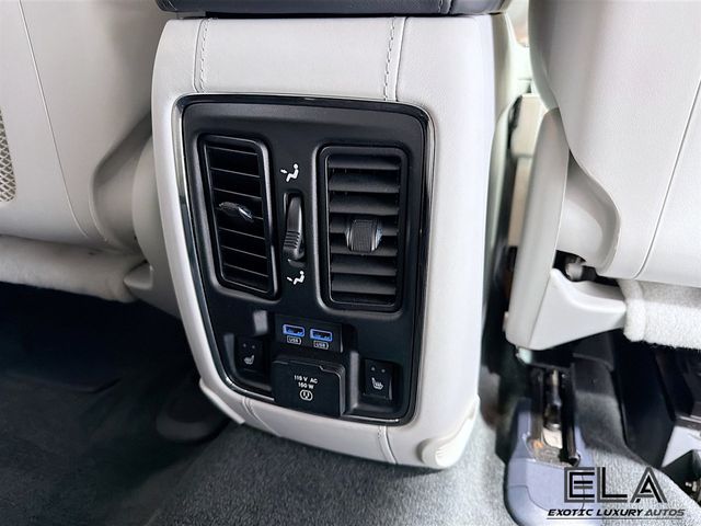 2017 Jeep Grand Cherokee Signature Leather-Wrapped Interior Package! LOOK INTERIOR SEATS! - 23013992 - 28
