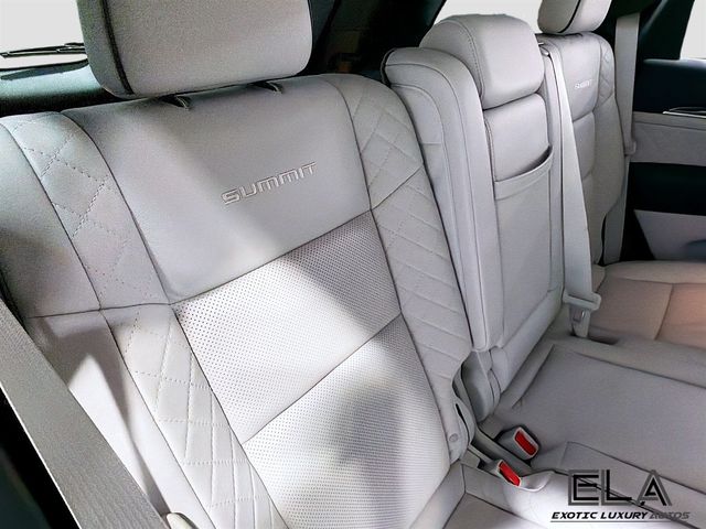 2017 Jeep Grand Cherokee Signature Leather-Wrapped Interior Package! LOOK INTERIOR SEATS! - 23013992 - 30