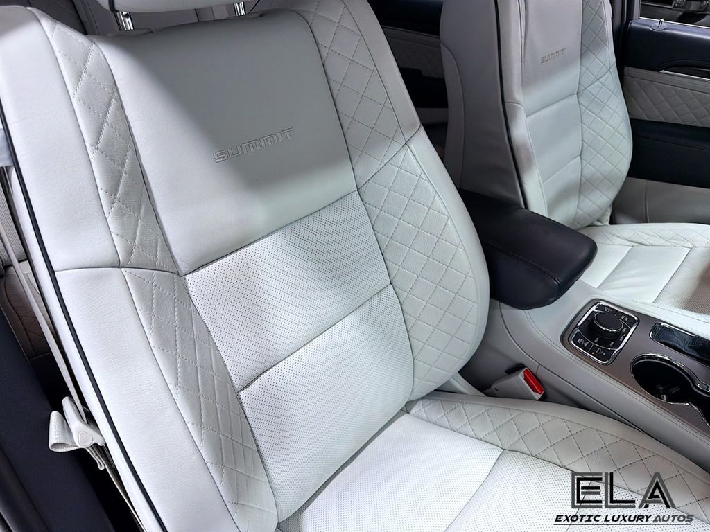 2017 Jeep Grand Cherokee Signature Leather-Wrapped Interior Package! LOOK INTERIOR SEATS! - 23013992 - 39
