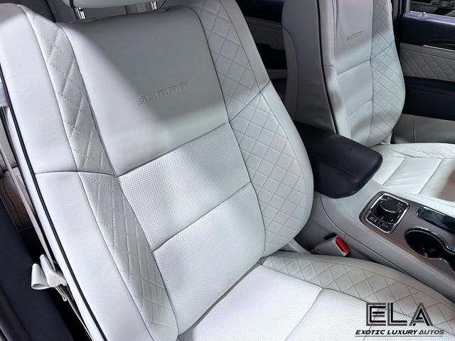 2017 Jeep Grand Cherokee Signature Leather-Wrapped Interior Package! LOOK INTERIOR SEATS! - 23013992 - 39