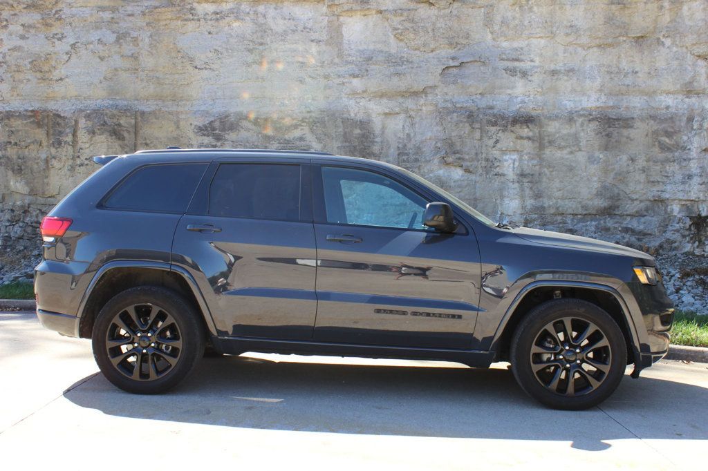 2017 Jeep Grand Cherokee SUNROOF 4X4 LEATHER TRIM!!!! - 23091782 - 2