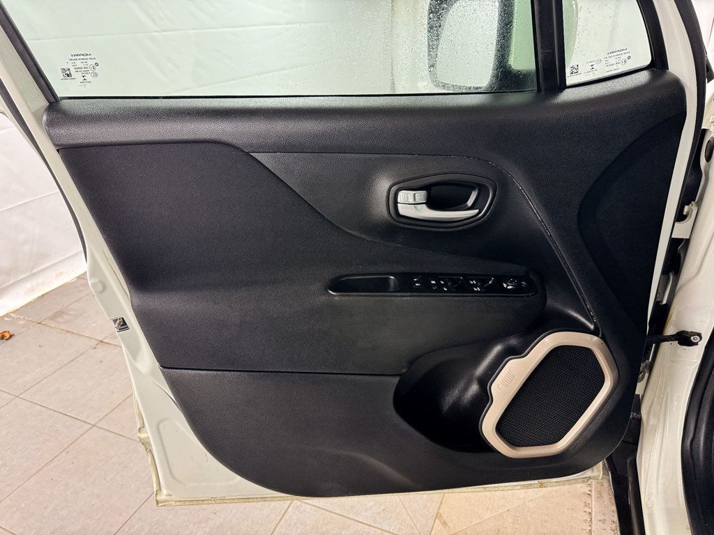 2017 Jeep Renegade Latitude 4x4 - 22988690 - 13