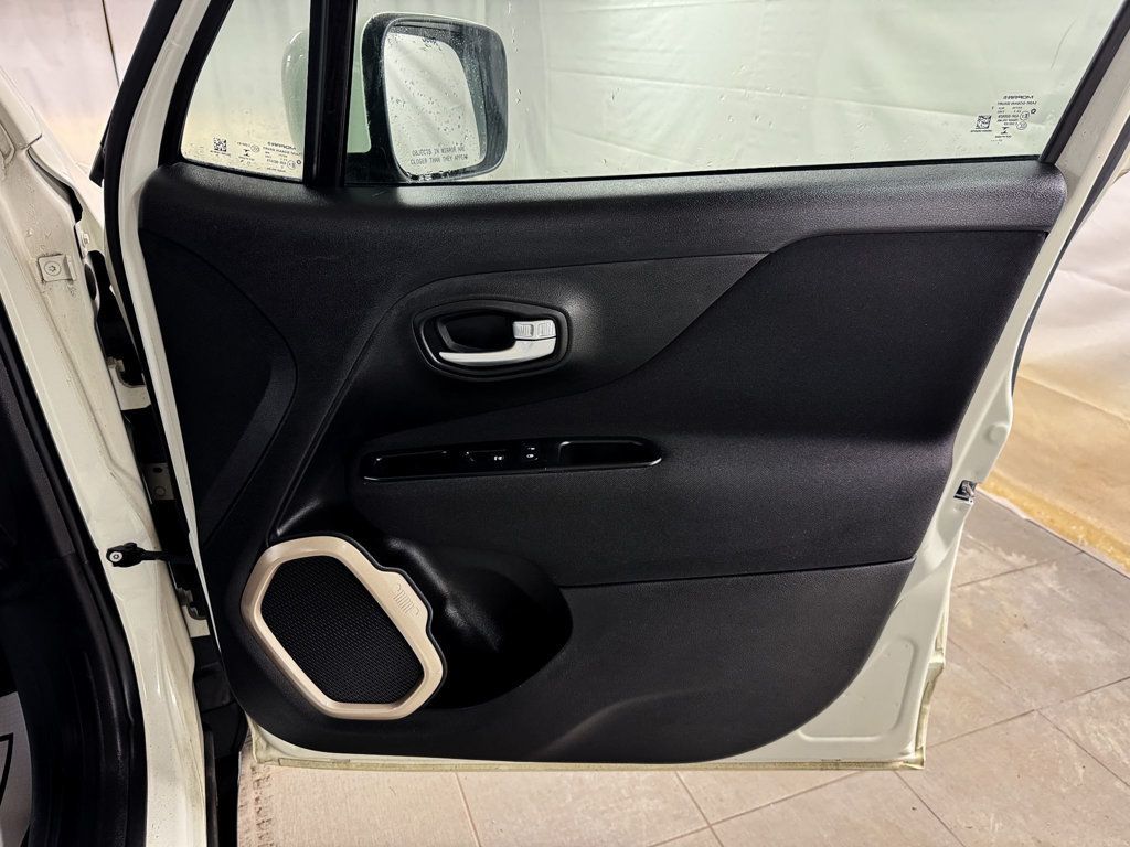 2017 Jeep Renegade Latitude 4x4 - 22988690 - 16