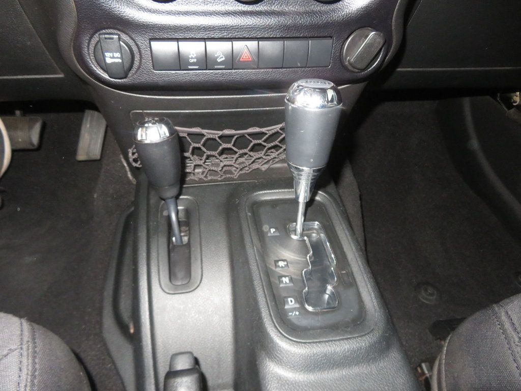 2017 Jeep Wrangler 4X4 HARDTOP WILLYS JEEP WRANGLER EXTRA CLEAN  LOW MILES  - 22938575 - 27