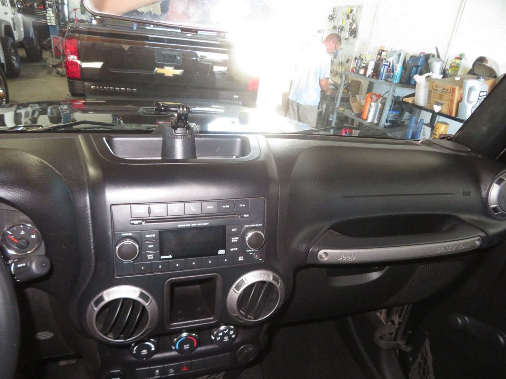 2017 Jeep Wrangler 4X4 HARDTOP WILLYS JEEP WRANGLER EXTRA CLEAN  LOW MILES  - 22938575 - 29