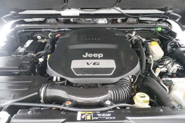 2017 Jeep Wrangler 75th Anniversary 4x4 - 22980969 - 27