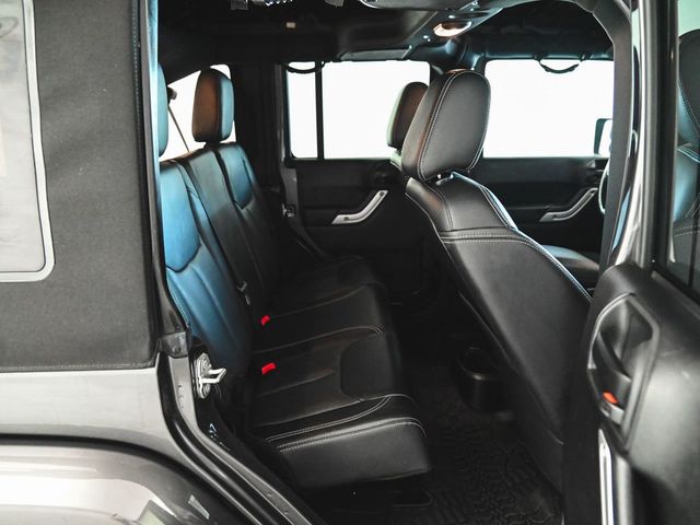 2017 Jeep Wrangler Unlimited Sahara - 23063870 - 24