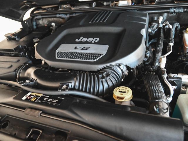 2017 Jeep Wrangler Unlimited Sahara - 23063870 - 28