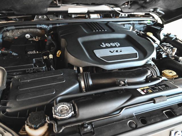2017 Jeep Wrangler Unlimited Sahara - 23063870 - 29