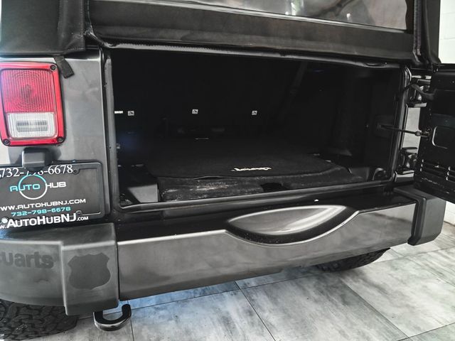 2017 Jeep Wrangler Unlimited Sahara - 23063870 - 31