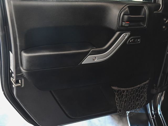 2017 Jeep Wrangler Unlimited Sahara - 23063870 - 7