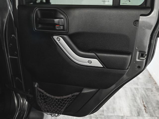 2017 Jeep Wrangler Unlimited Sahara - 23096593 - 10