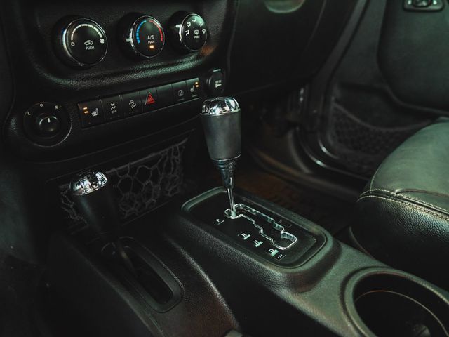 2017 Jeep Wrangler Unlimited Sahara - 23096593 - 21