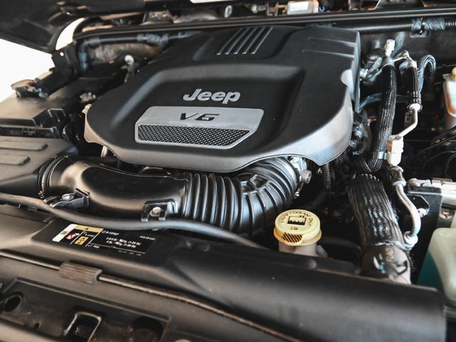 2017 Jeep Wrangler Unlimited Sahara - 23096593 - 28