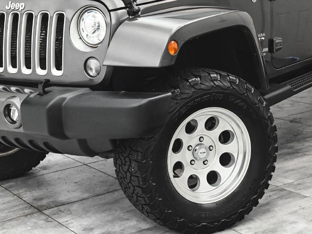 2017 Jeep Wrangler Unlimited Sahara - 23096593 - 30
