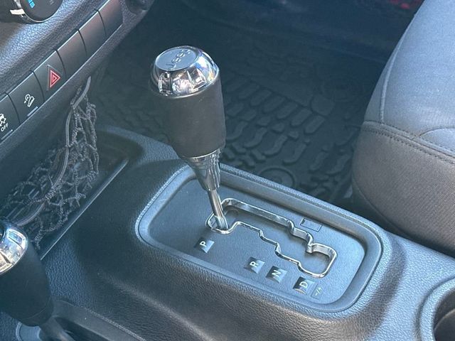 2017 Jeep Wrangler Willys Wheeler 4x4 - 22932775 - 17