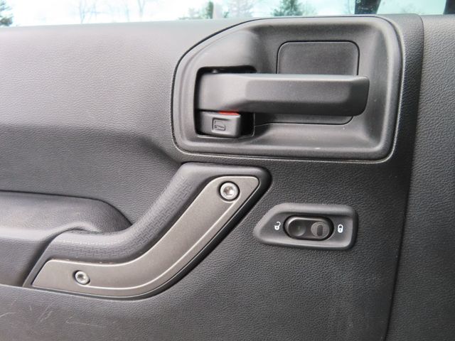 2017 Jeep Wrangler Willys Wheeler 4x4 - 22948043 - 35