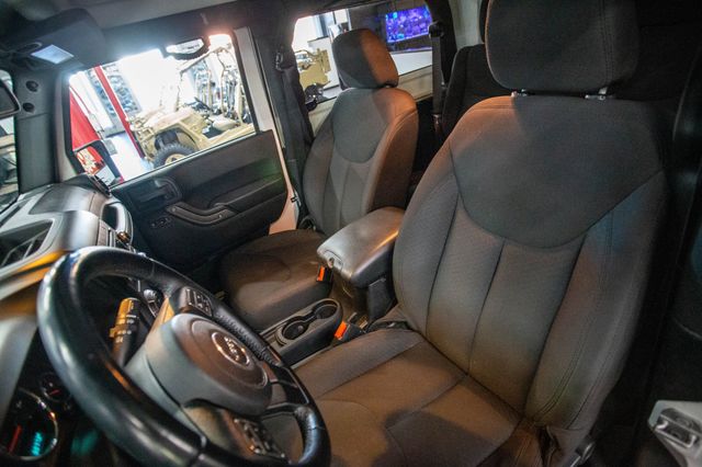 2017 Jeep Wrangler Willys Wheeler 4x4 - 22973231 - 3