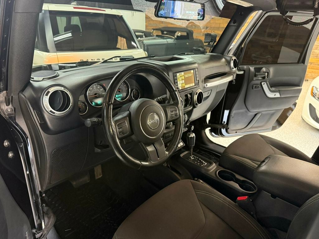 2017 Jeep Wrangler Unlimited Local Trade/Sahara Pkg/Quick Order Pkg/SAT Radio/Navigation - 23060831 - 9