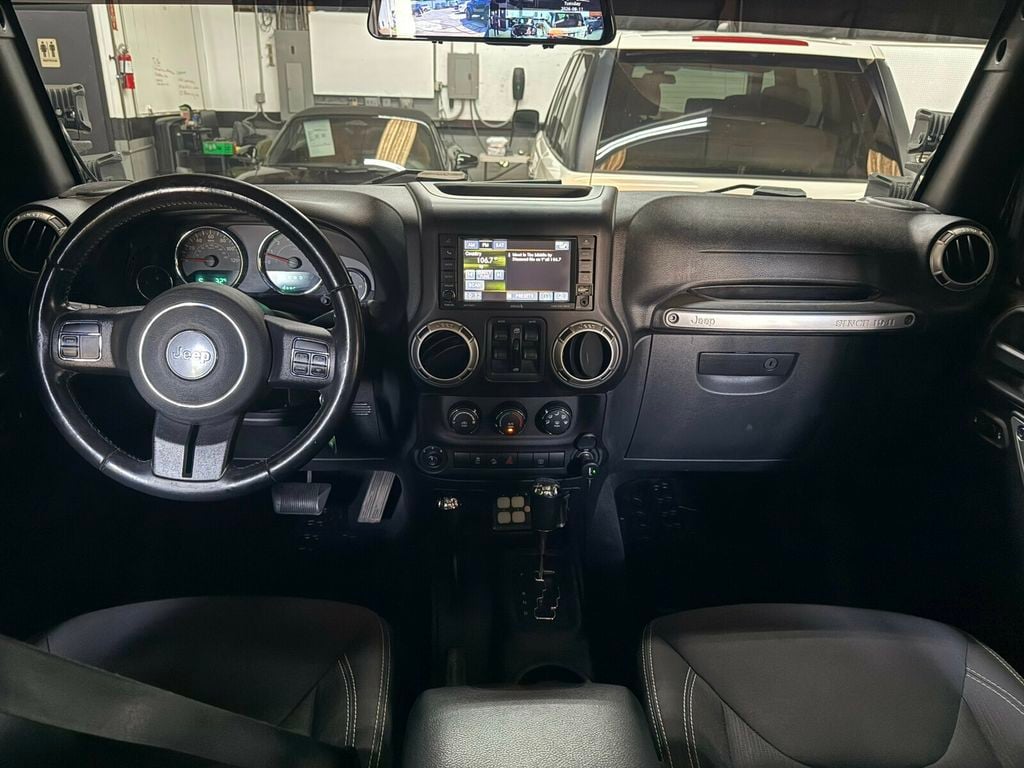 2017 Jeep Wrangler Unlimited Local Trade/Sahara Pkg/Quick Order Pkg/SAT Radio/Navigation - 23060831 - 11