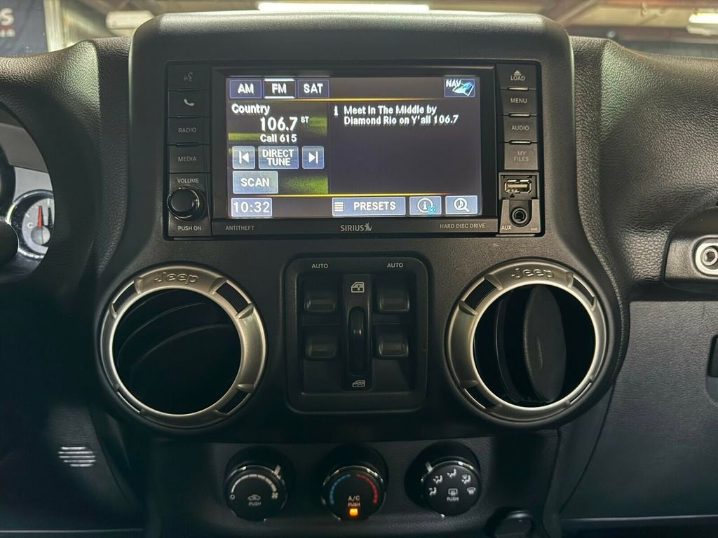 2017 Jeep Wrangler Unlimited Local Trade/Sahara Pkg/Quick Order Pkg/SAT Radio/Navigation - 23060831 - 12